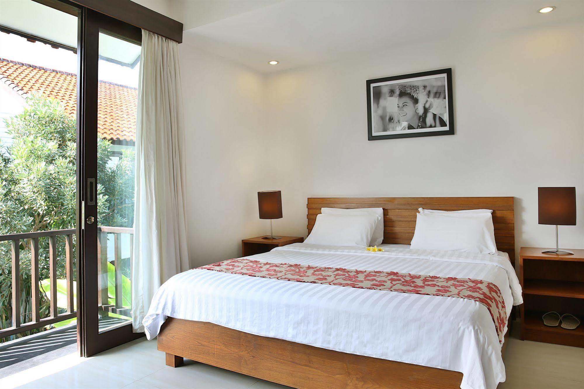 Seminyak Townhouse Aparthotel Ngoại thất bức ảnh