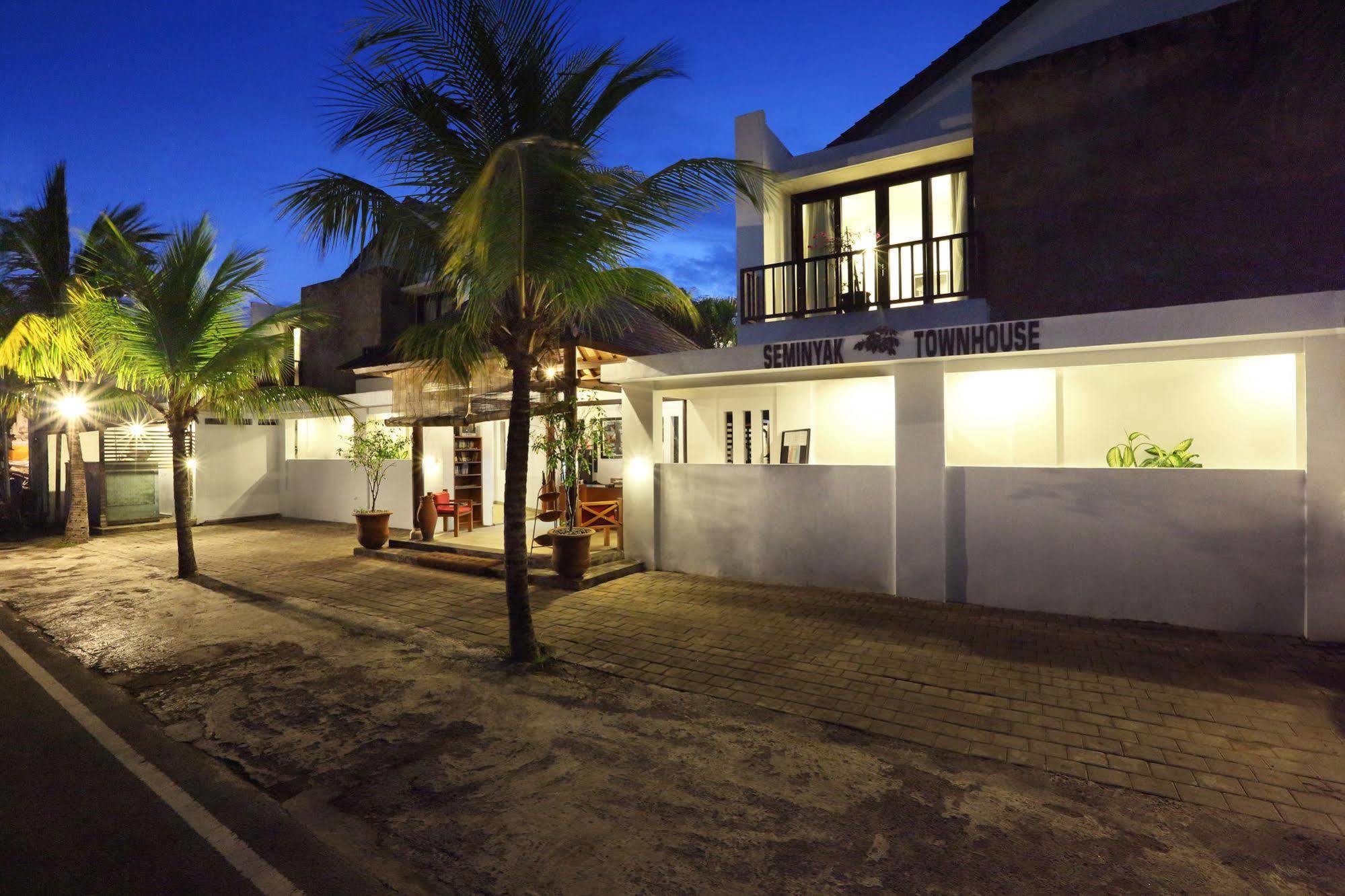 Seminyak Townhouse Aparthotel Ngoại thất bức ảnh