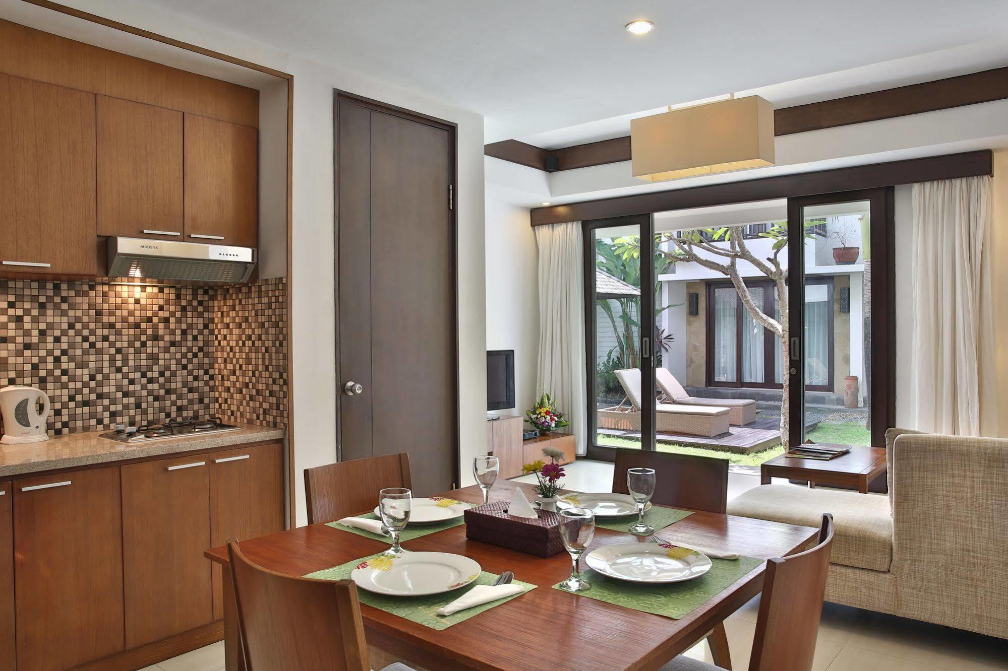 Seminyak Townhouse Aparthotel Ngoại thất bức ảnh
